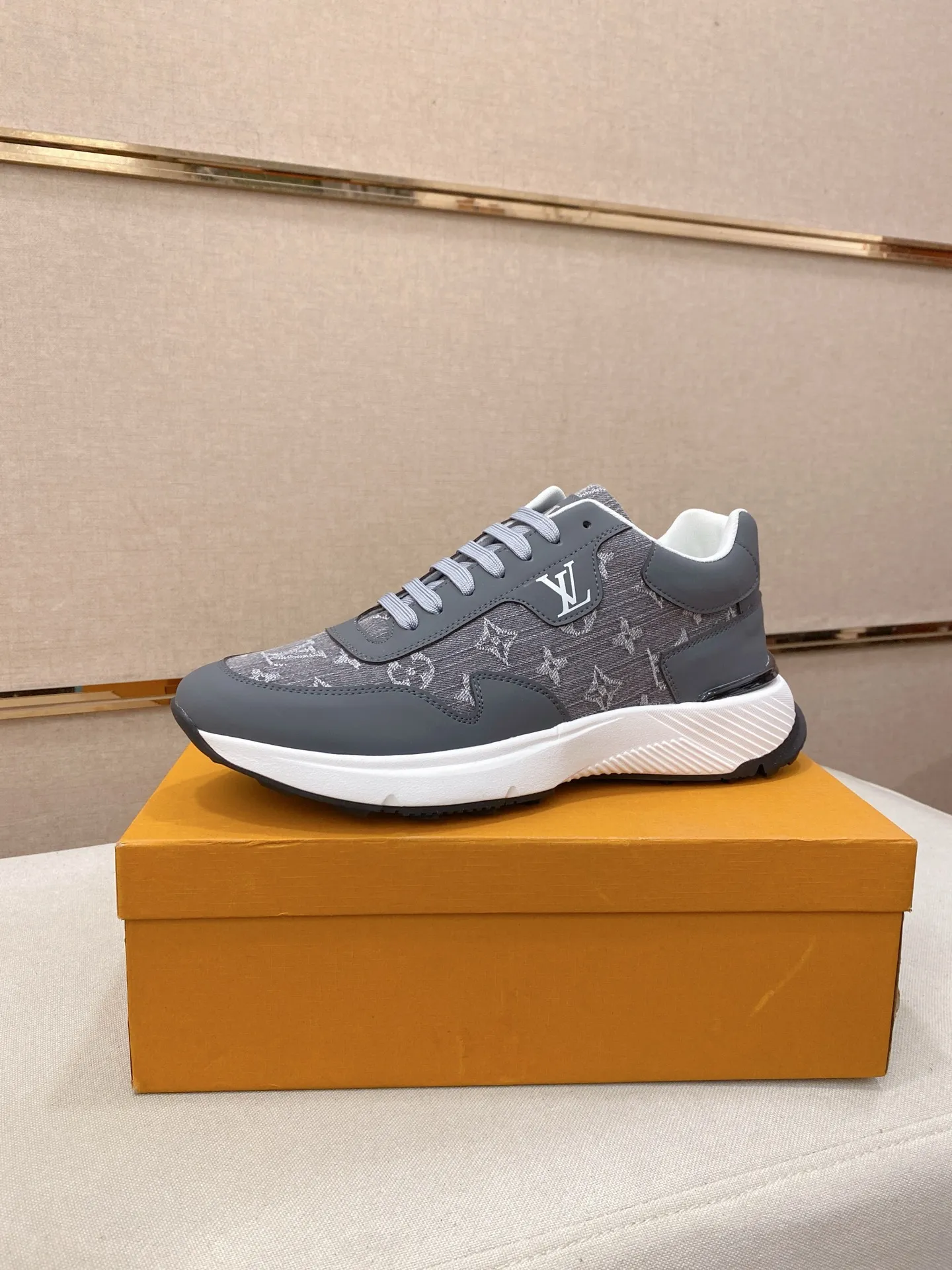 Men's shoes💰 462💰louis vuitton (Louis Vuitton/lv)🔍🔍The new counters are on sale at the same time. The uppers are imported from Italy. ⃣️Re-engraved🇮🇹💪💪, ⚠Sole: The original sole is specially provided by the original factory, the exclusive movable molded sole is super comfortable, ⚠Original and single goods 🔍high quality, you can enter and leave the counter at will, welcome to compare⚠. Code number: 38-44 (45/customized, non-refundable)